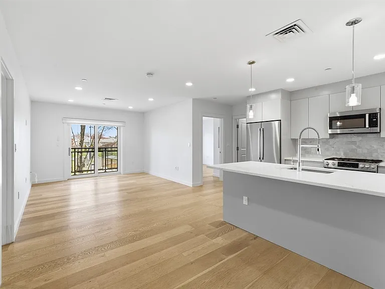 16 Boardman St #202 — Photo 9
