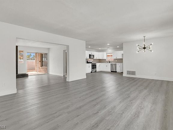 5th image of 2079 Sombrero Dr
