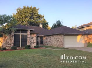 807 Crest Meadow Ln, Mesquite, TX 75181