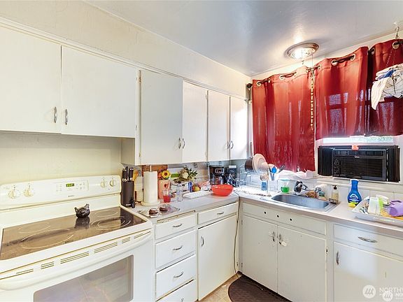 5th image of 915 17th Avenue