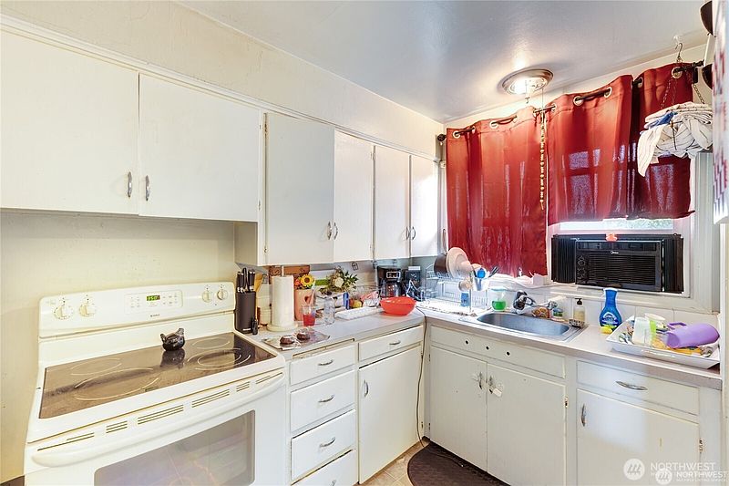 5th image of 915 17th Avenue