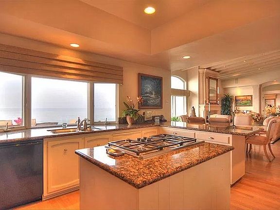 Large Gourmet Kitchen with Builtin Sub Zero, 5 Burner Gas Cooktop, Convection and Microwave Ovens Builtin, Bosche Quiet Dishwasher, Completely Equipped Open Floorplan off Dining Room and Living Room