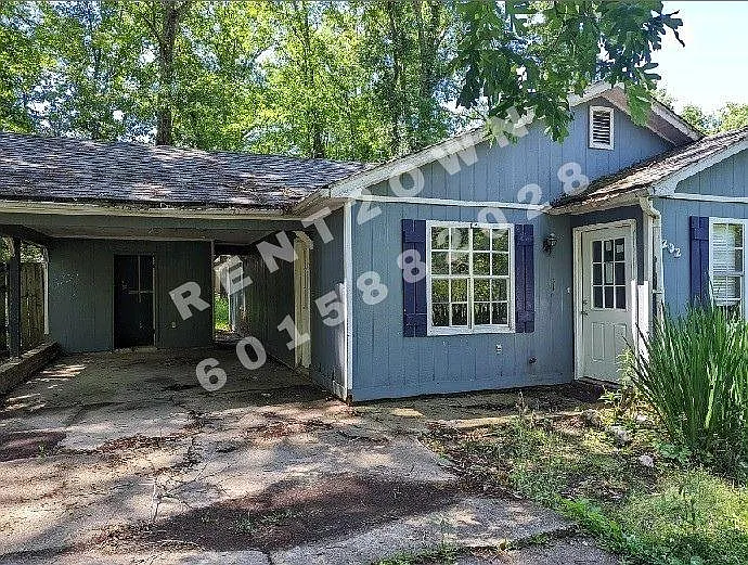 Building Photo - 202 Clarence Ray Dr
