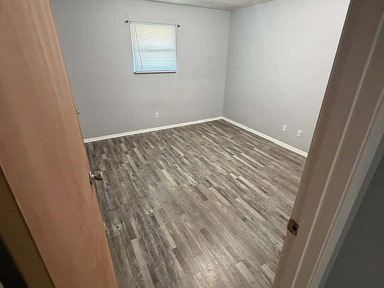 7624 Rosewood Dr #C — Photo 2