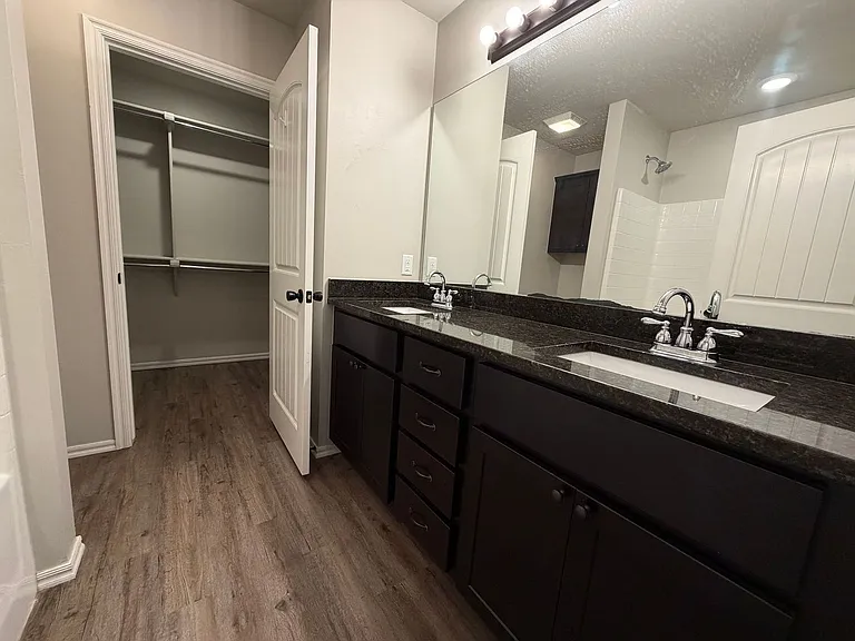 404 Chalk Hill Ct — Photo 33