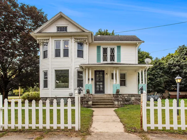 705 E Broadway St, Three Rivers, MI 49093