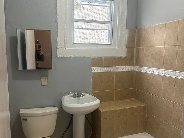 1406 Poplar Grove St — Photo 3