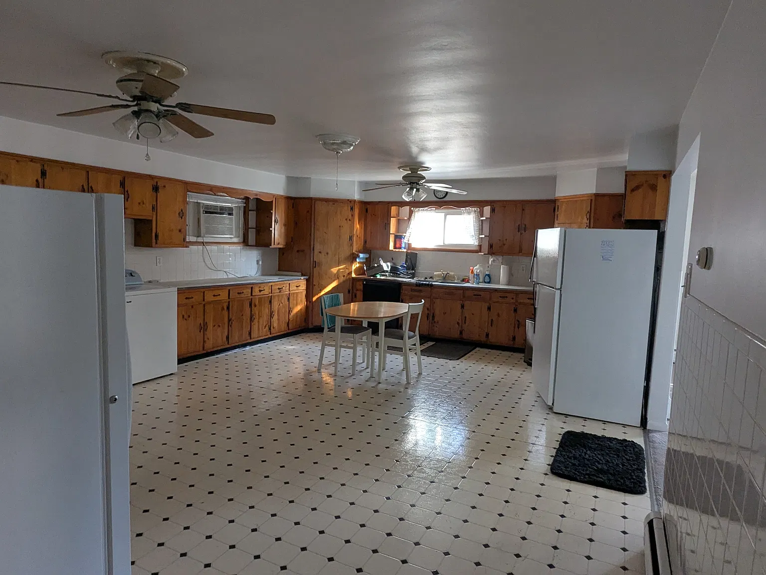 3 bed, 1200 sqft, $1,500 — Photo 1