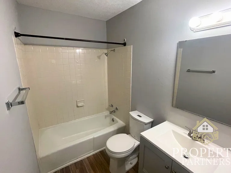 1402 N High School Rd #1404 — Photo 5