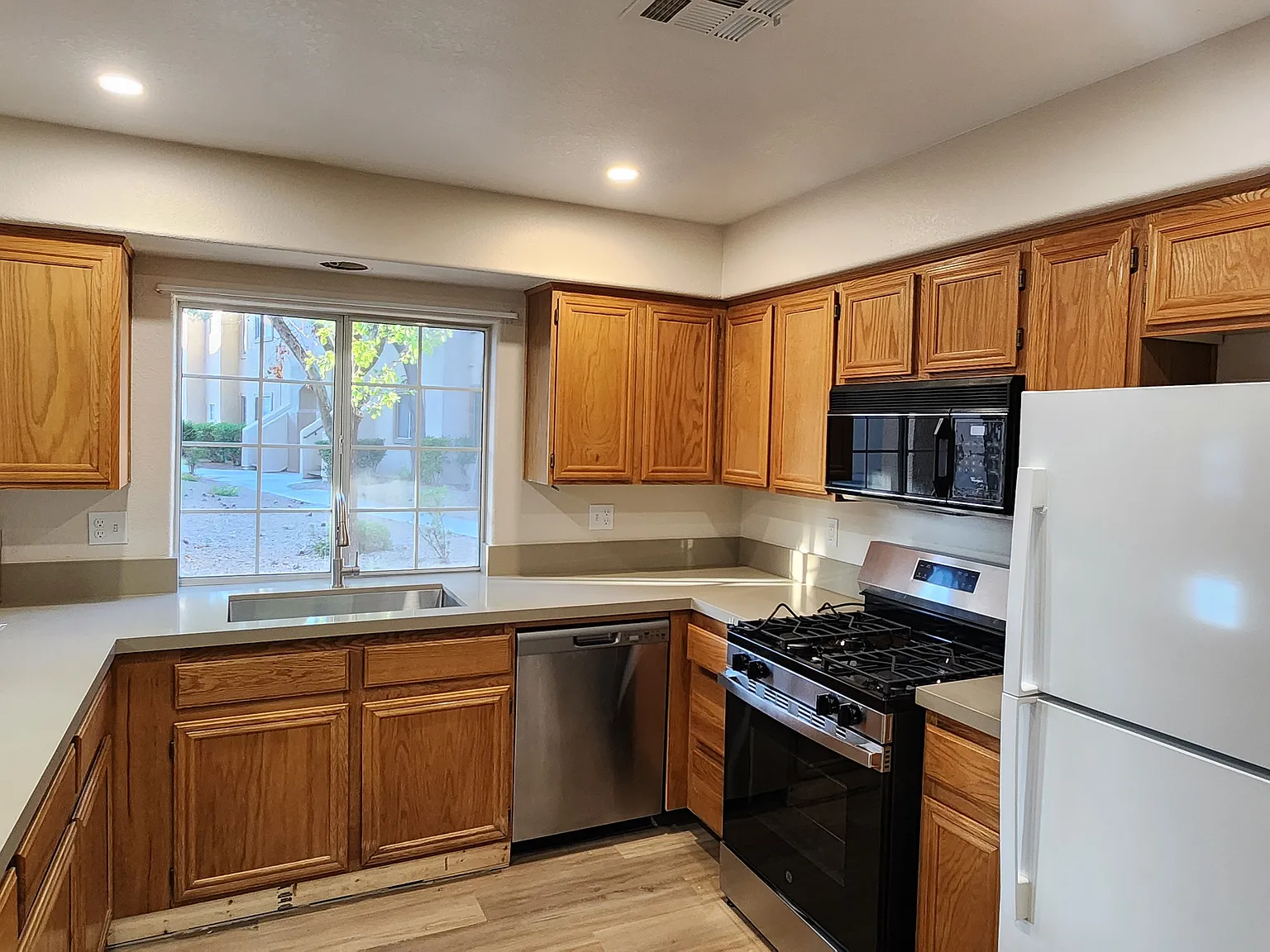 1851 Hillpointe Rd — Photo 2