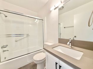 829 S Gramercy Dr #209, Los Angeles, CA 90005