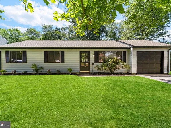 112 Beacon St, Moorestown, NJ 08057