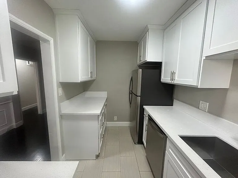 1323 S Highland Ave — Photo 7