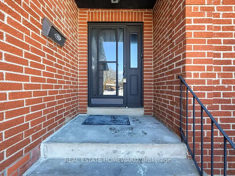 170 Harrison Dr — Photo 2