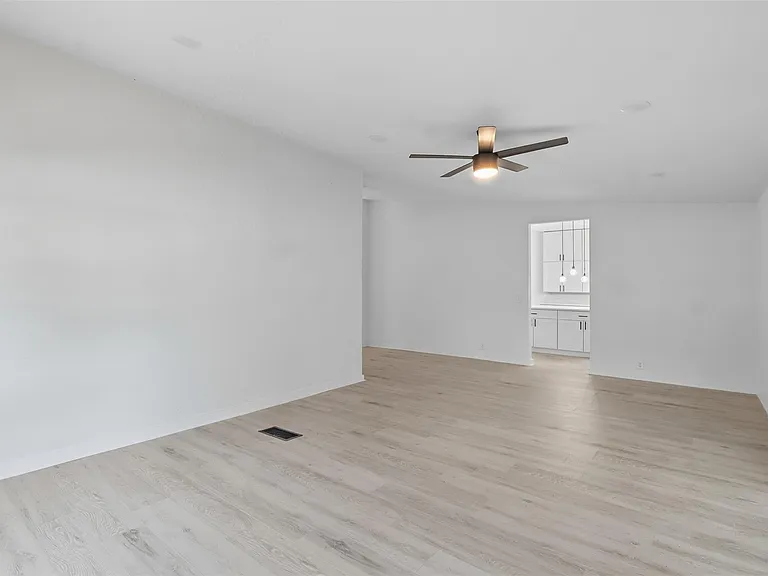 605 N Main St — Photo 18