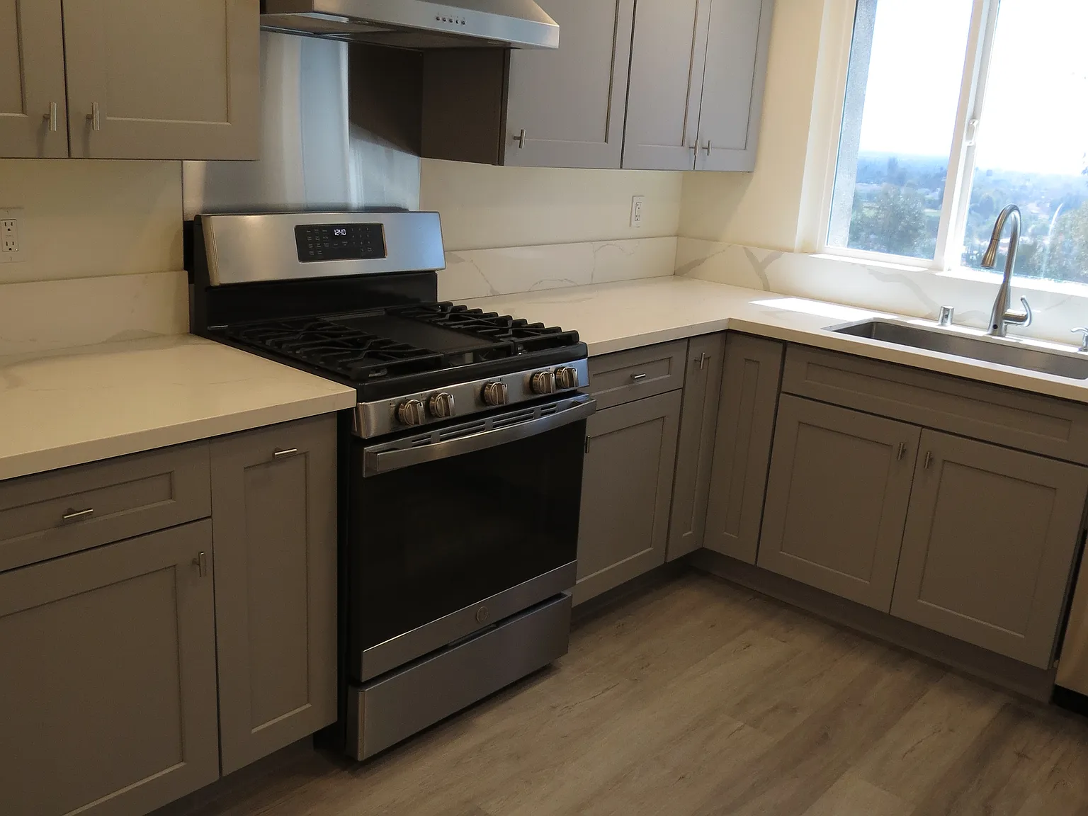 3 bed, 1339 sqft, $3,350 — Photo 4