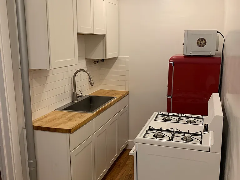 1275 N Pearl St #B11 — Photo 1