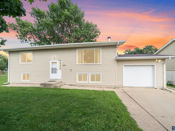 1016 N Harlem Ave, Sioux Falls, SD 57104