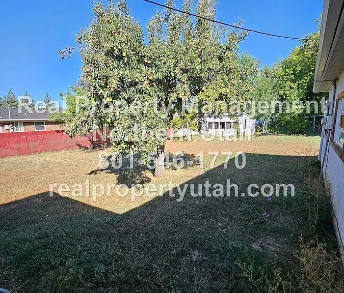 662 E 4th St #COPY — Photo 23