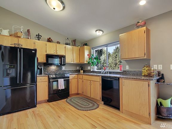 5th image of 2709 208th Ave E