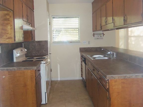 5th image of 3703 Madison Dr