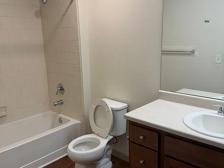 1305 N Peoria St — Photo 46