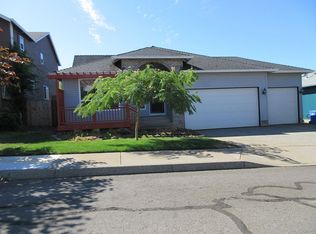 37424 Goldenrain St, Sandy, OR 97055