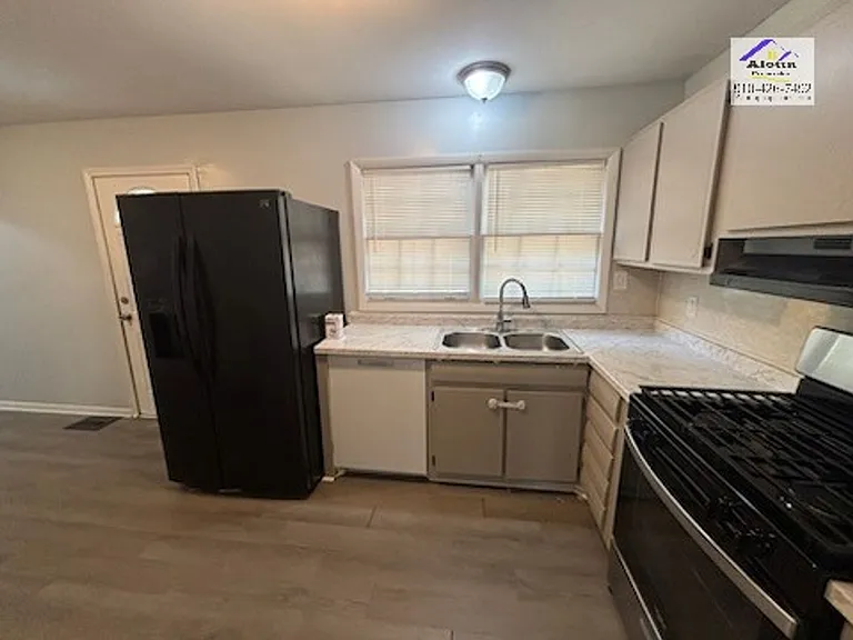 4430 Wellington Dr — Photo 5