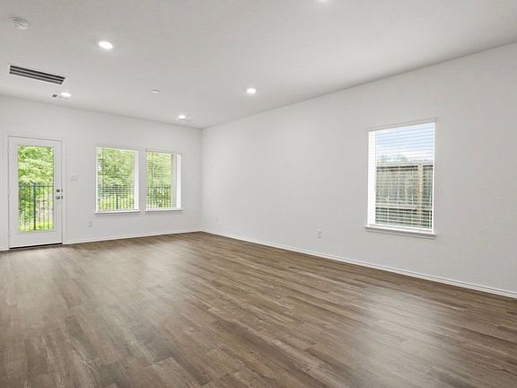 4th image of 1727 Portia Ln
