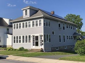 27 Emmons St, Milford, MA