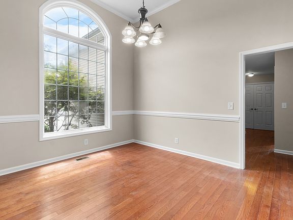 4th image of 1283 Viewmont Dr