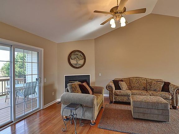 5th image of 34570 Michelle Dr