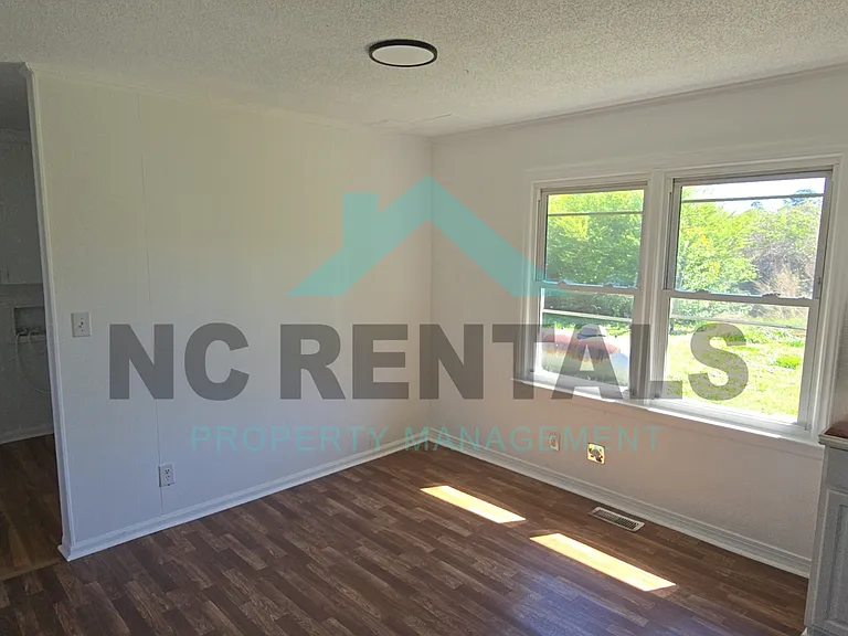 900 Greenwood Blvd — Photo 9