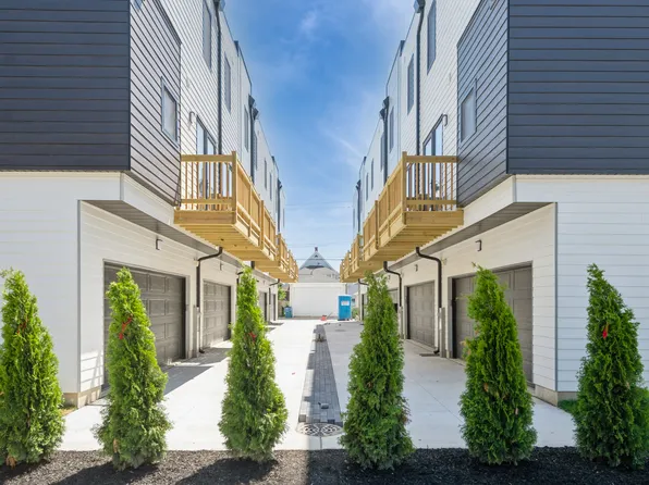 Beloit Townhomes, 946 Beloit Ave #2, Forest Park, IL 60130