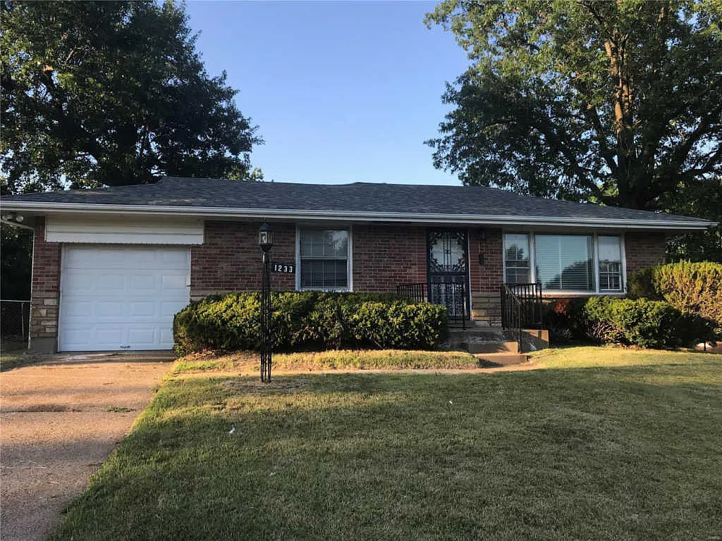 1233 Danville Dr photo 1