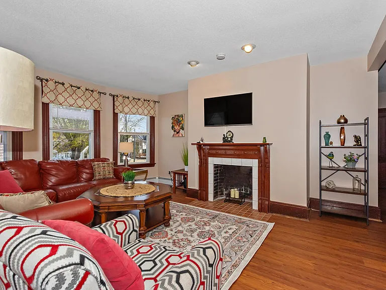2nd floor living room