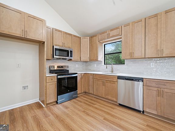 5th image of 170 Oakland Blvd