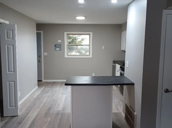 2104 E Empire St APT 1, Bloomington, IL 61704