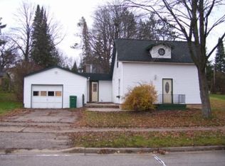 250 Divistion St, Iola, WI 54945