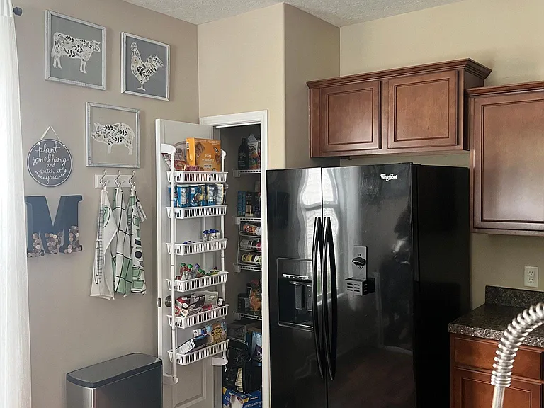kitchen, all appliances included