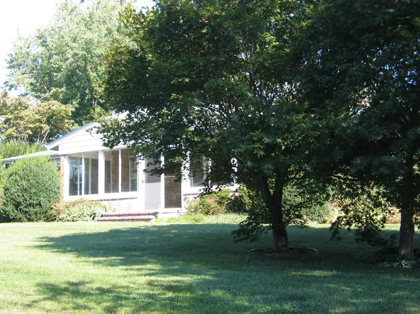 25605 Jarl Dr, Gaithersburg, MD 20882