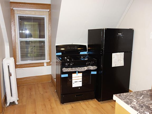 5th image of 561 Van Buren Ave APT 11