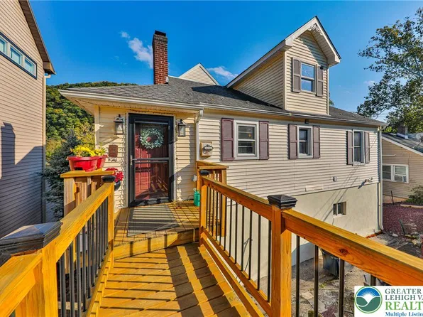 2355 N Delaware Dr, Easton, PA 18040