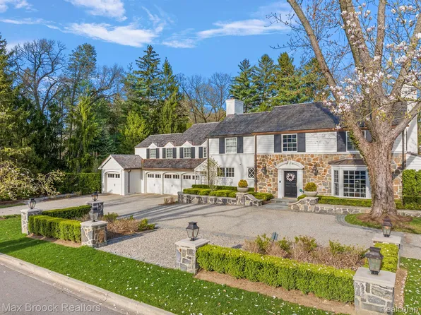 490 Martell Dr, Bloomfield Hills, MI 48304