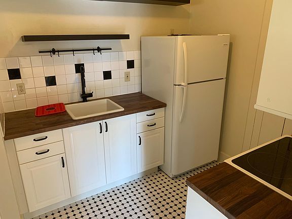 2nd image of 1529 21st St APT C