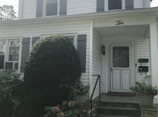 10 White Stone Pl FLOOR 2&3, New Rochelle, NY 10801