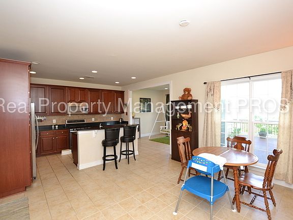 4th image of 20617 Erskine Ter