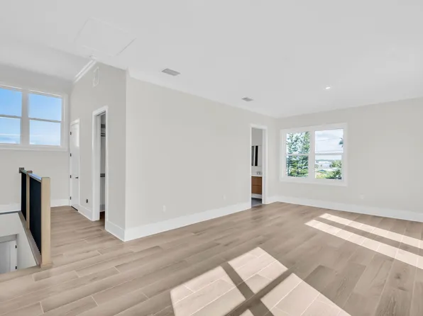 187 145th Ave #4, Madeira Beach, FL 33708