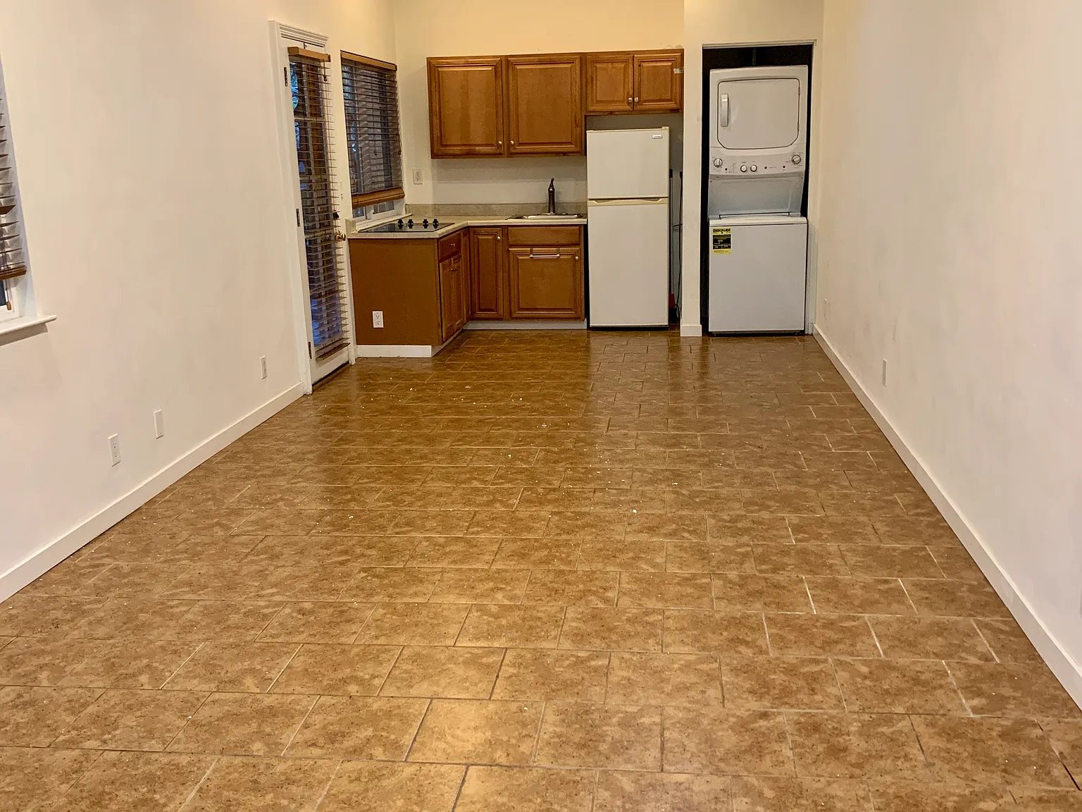 Studio, 400 sqft, $1,995 — Photo 3