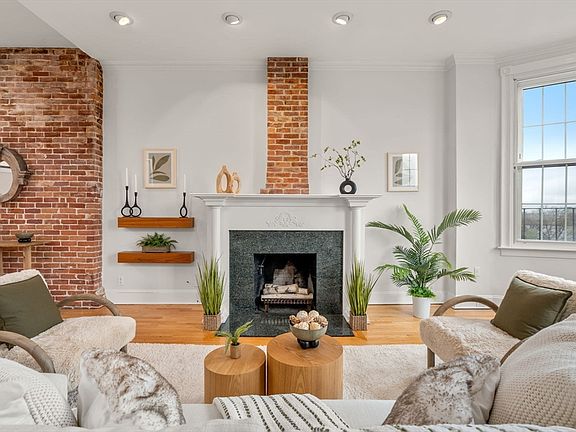 4th image of 37 Bay State Rd APT 6